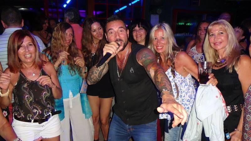 ¨SEÑORA DE LAS CUATRO DECADAS¨. GUSTAVO SANTILLAN. BALADA