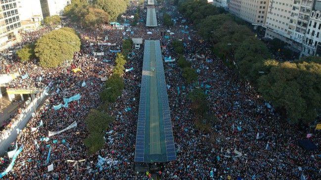 Argentina: multitudinaria manifestación contra el aborto en pleno centro de Buenos Aires