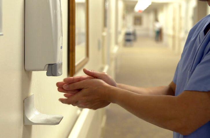 Preocupación por una bacteria resistente al alcohol en hospitales