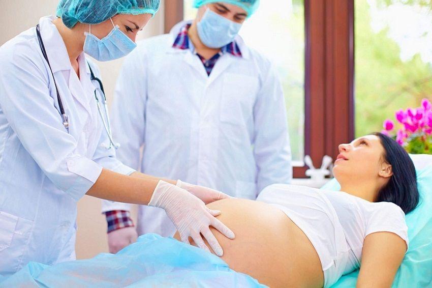 Inducir el parto podría reducir el número de cesáreas