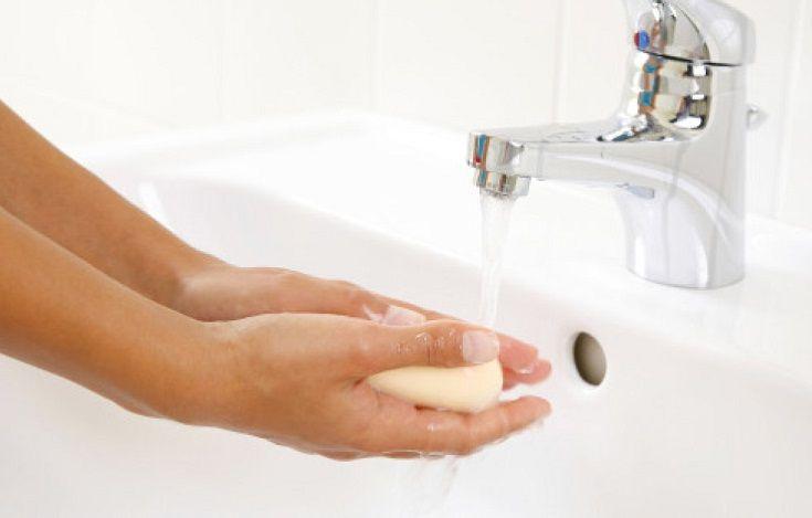 Siempre hay que lavarse las manos después de ir al baño