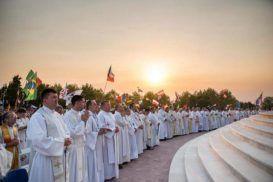 El sacerdocio en los brazos de la Reina de la Paz