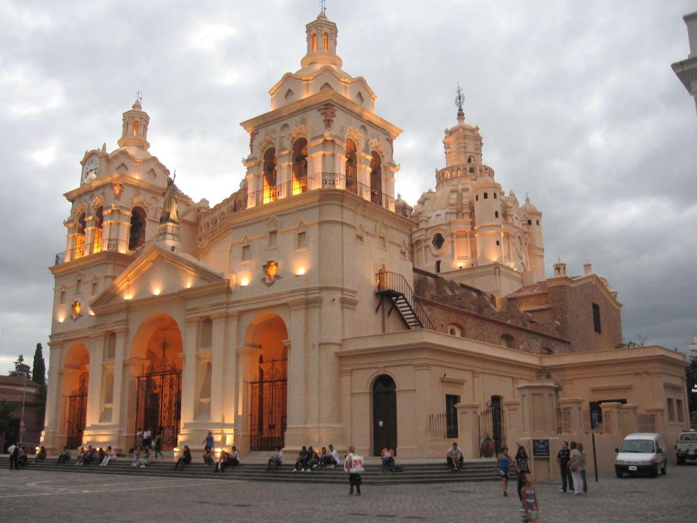 Según «expertos» elegidos por el Ayuntamiento socialista, la catedral de Córdoba no es de la Iglesia