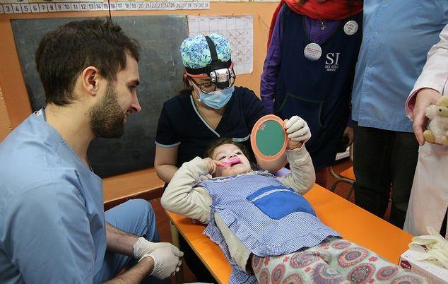 San Isidro y la UBA controlan la salud bucal de los niños en jardines de infantes