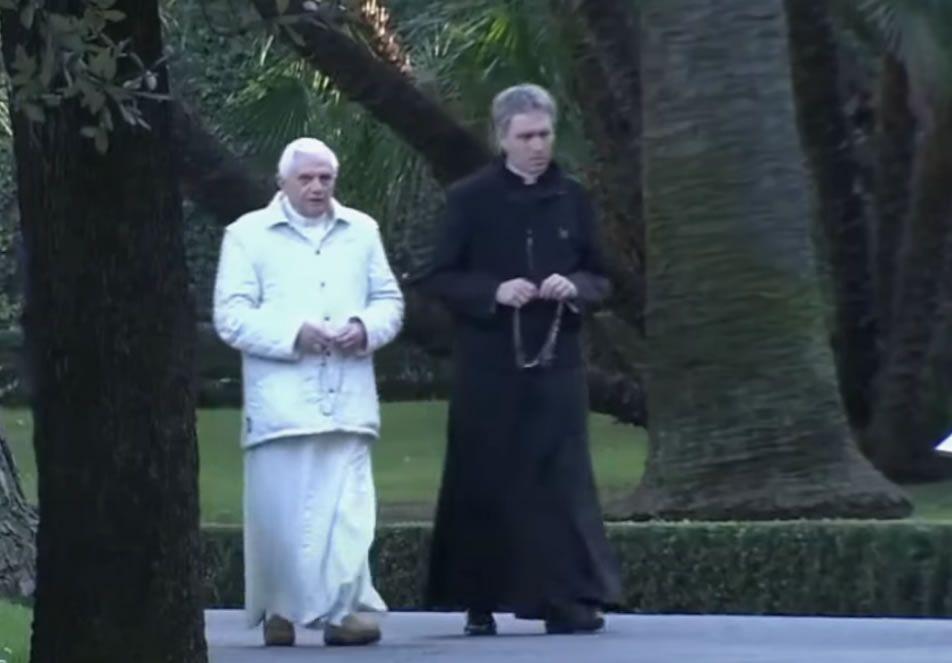 ¿Qué hacer ante fake news como la “muerte” de Benedicto XVI? Responde un sacerdote