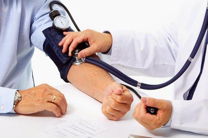 Un estudio asocia la mala salud bucal con presión arterial alta