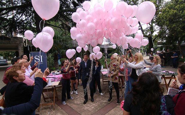 San Isidro: Acción artística colectiva para concientizar sobre el cáncer de mama