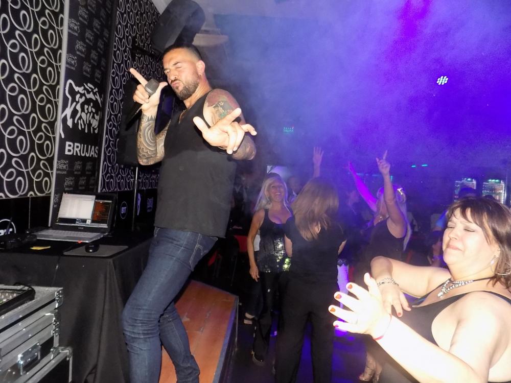 SHOW GUSTAVO SANTILLAN EN ¨BRUJAS¨