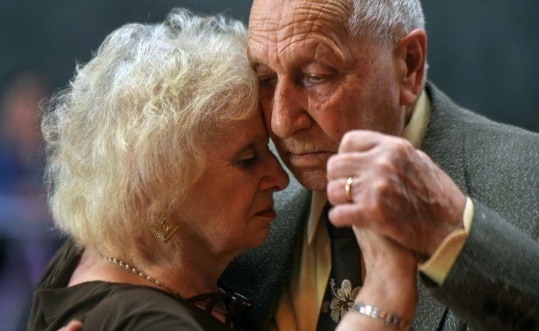 Bailar tiene muchos beneficios para la salud