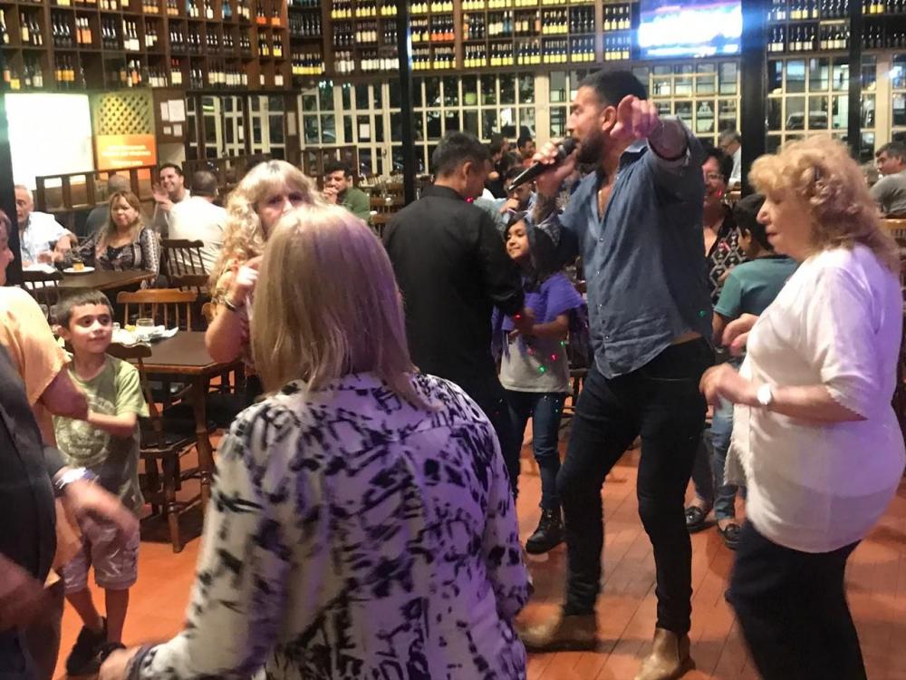 SHOW GUSTAVO SANTILLAN EN ¨LA CANTINA DE MI TIO¨