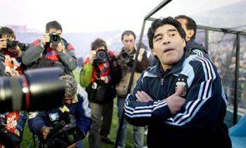 Maradona, no es lo mismo gambetear que conducir