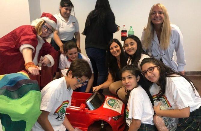 En el hospital Ludovica reemplazan las camillas por autitos a control remoto