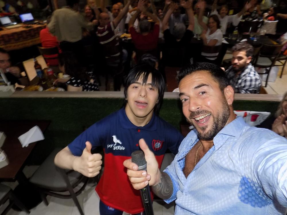 SHOW GUSTAVO SANTILLAN EN ¨ 9 REINAS¨