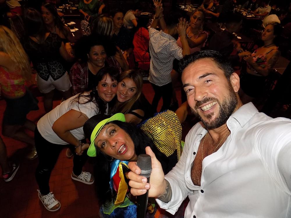 SHOW GUSTAVO SANTILLAN EN ¨LA CANTINA DE MI TIO¨