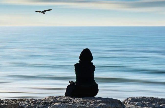 La soledad alcanza su máximo nivel en tres edades claves