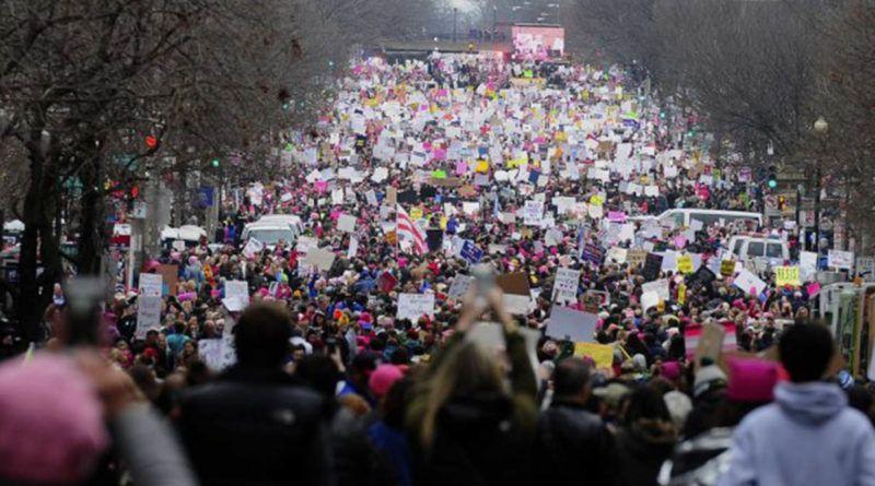 Una multitud, especialmente conformada por jóvenes, recorrió las calles de Wasghinton en favor de los niños por nacer
