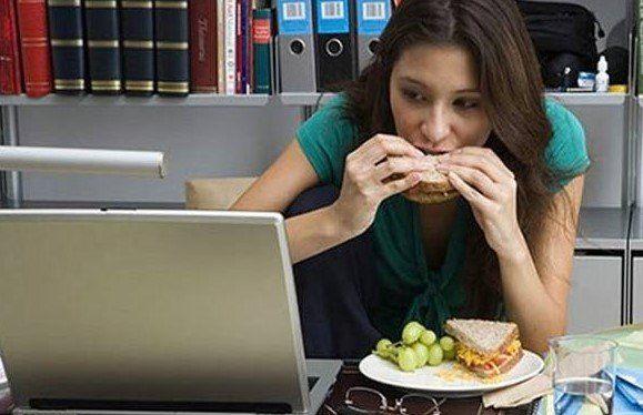 Comer rápido puede incrementar los triglicéridos y elevar el riesgo cardiovascular