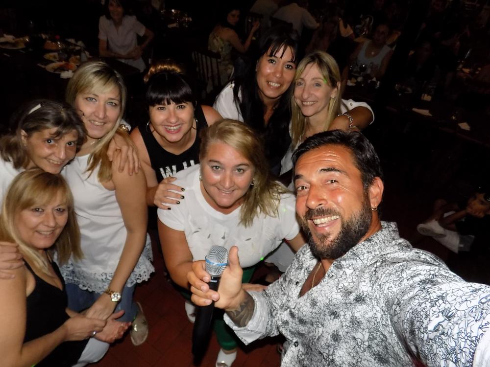 SHOW GUSTAVO SANTILLAN EN ¨LA CANTINA DE MI TIO¨