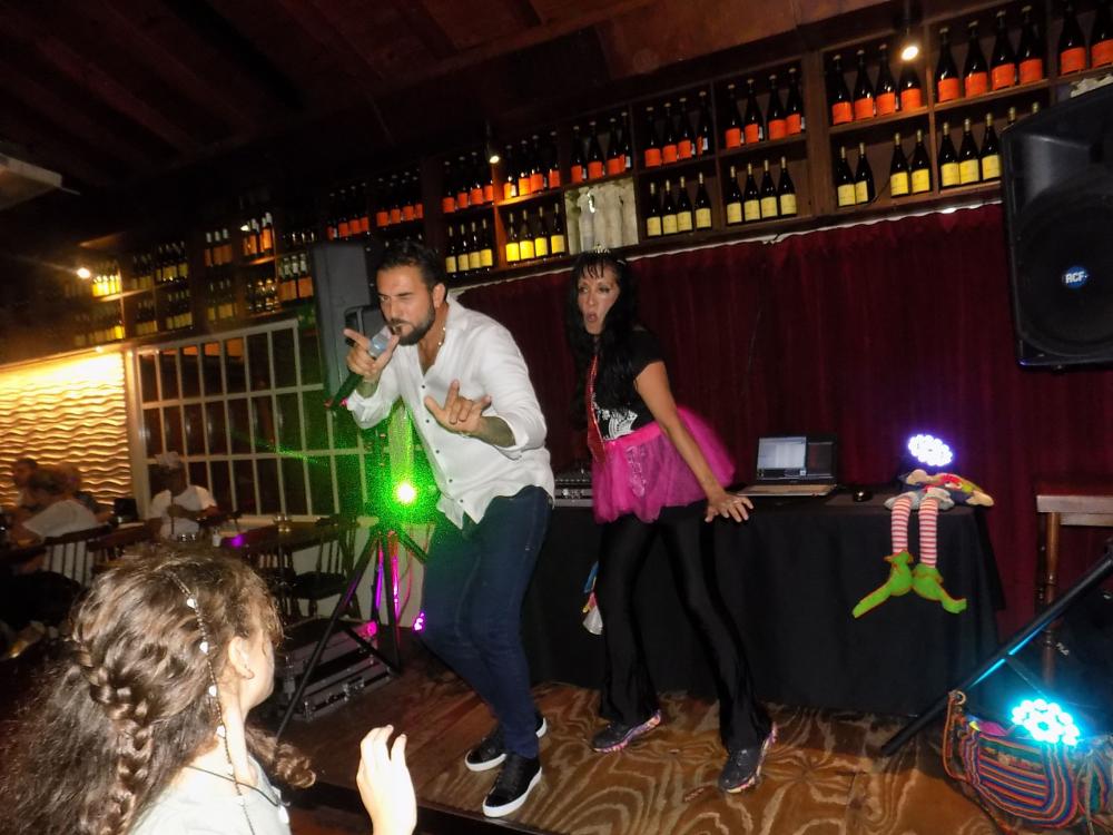 SHOW GUSTAVO SANTILLAN EN ¨LA CANTINA DE MI TIO¨