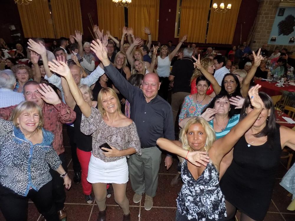SHOW GUSTAVO SANTILLAN EN ¨ LA FAROLA CENTRO GALICIA OLIVOS¨