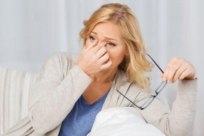 Explican por qué la migraña es más común en la mujer
