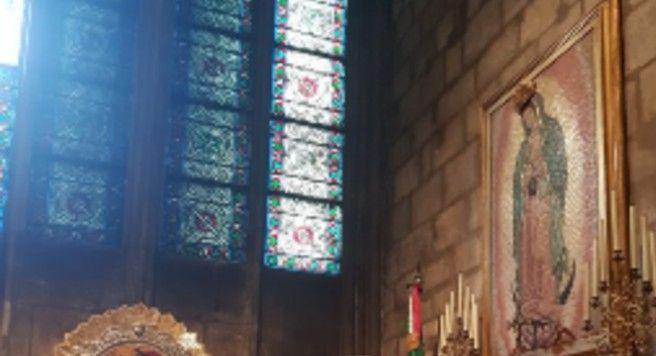 Tras el incendio de Notre Dame ¡dos imágenes de la Santísima Virgen María quedaron intactas junto a los escombros!