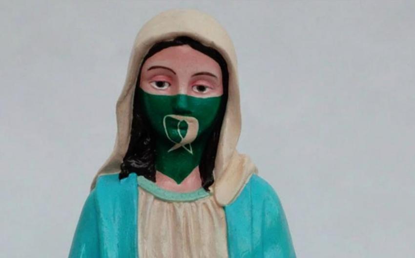 Medida cautelar de la Justicia ordena que la imagen de la Virgen con pañuelo verde sea expuesta en un salón cerrado de la exposición