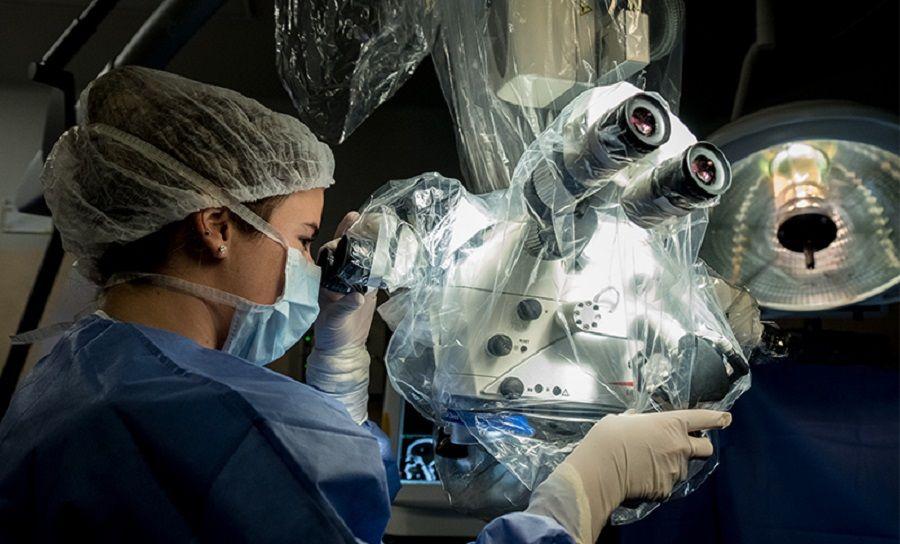 El Garrahan incorporó un microscopio para cirugías complejas en el cerebro