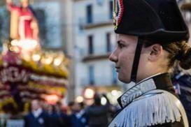 Ella portaba armas que matan y en Medjugorje se enamoró del arma de la Virgen: el Rosario