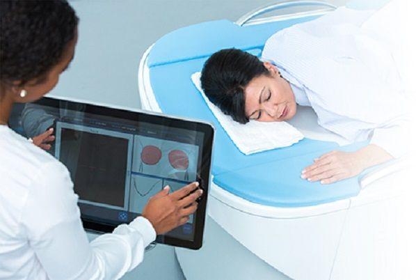 La innovadora técnica bajo el agua que ayuda a detectar el cáncer de mama