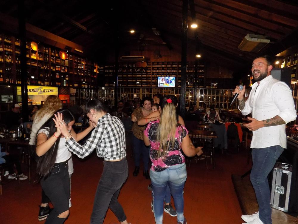 SHOW GUSTAVO SANTILLAN EN ¨LA CANTINA DE MI TIO¨