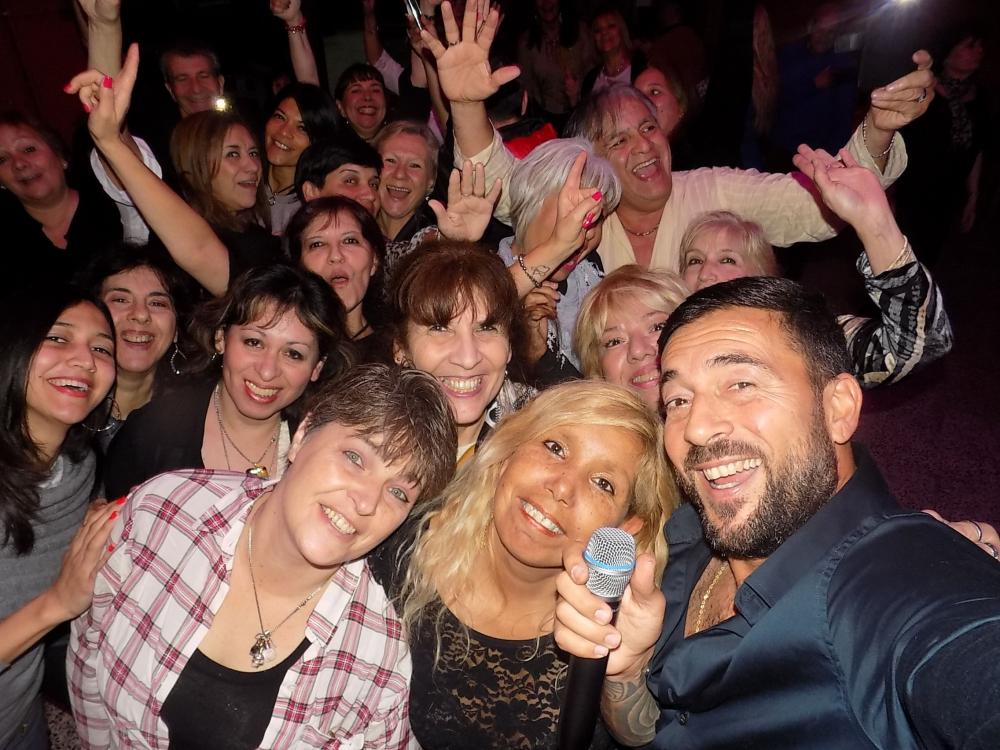 SHOW GUSTAVO SANTILLAN EN ¨CLUB TELEFONOS¨