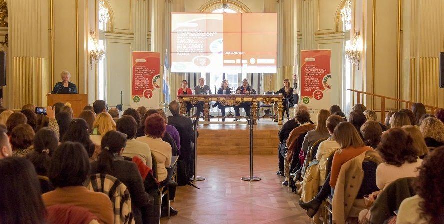 Salud participó en foro sobre la nueva ley de obstétricas