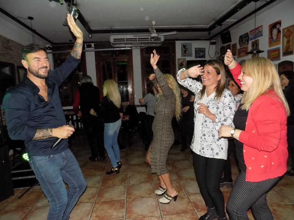 SHOW GUSTAVO SANTILLAN EN ¨CLUB ACASSUSO¨