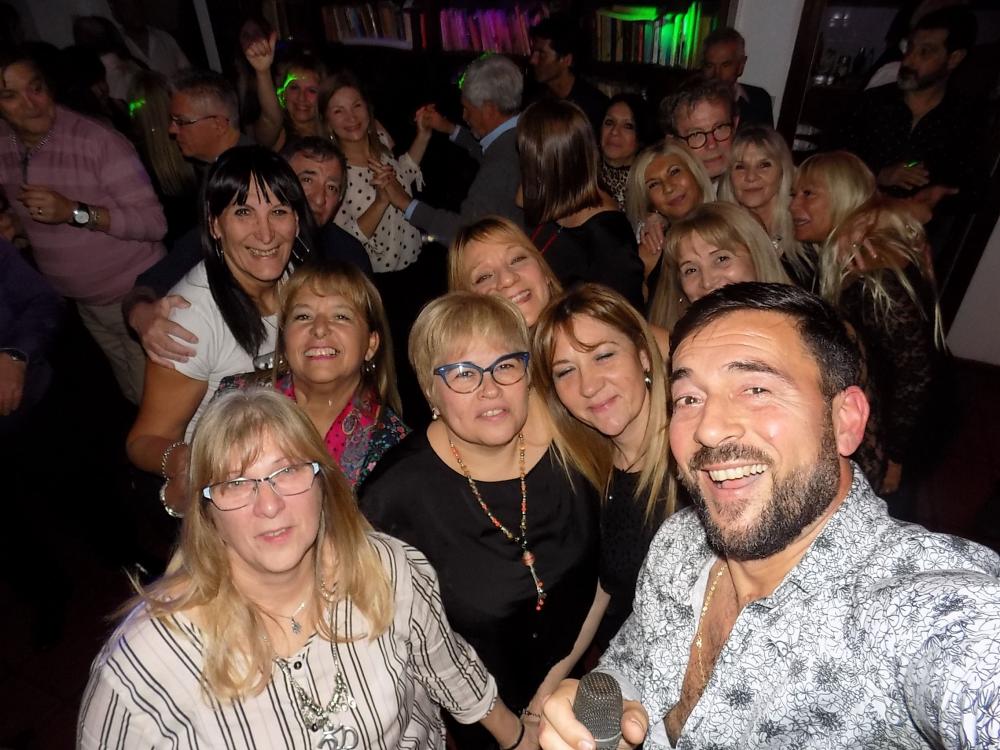 SHOW GUSTAVO SANTILLAN EN ¨EMILY CLUB¨