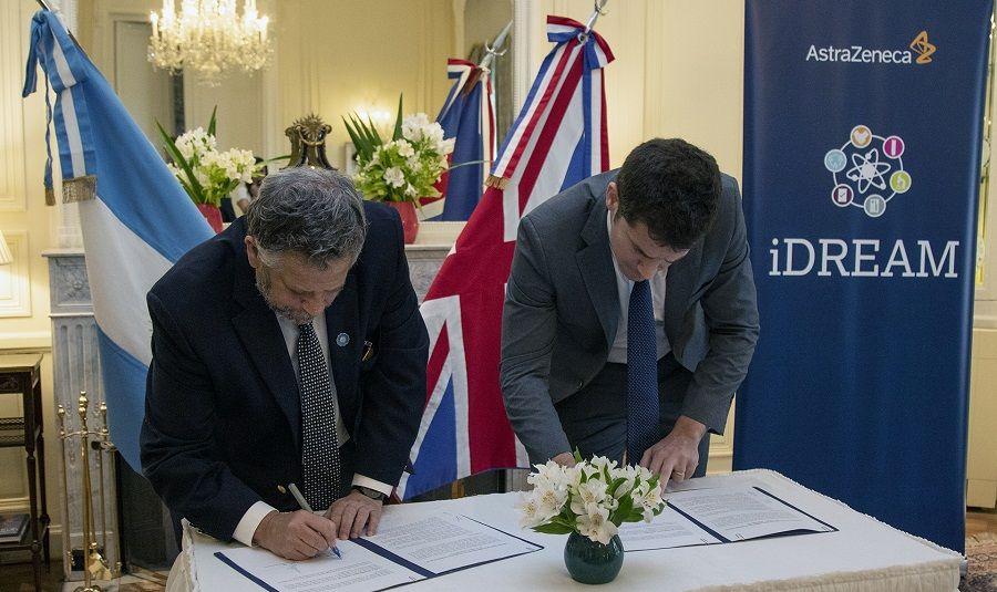 Salud y laboratorio Astrazeneca firmaron acuerdo para impulsar la medicina de precisión en Argentina