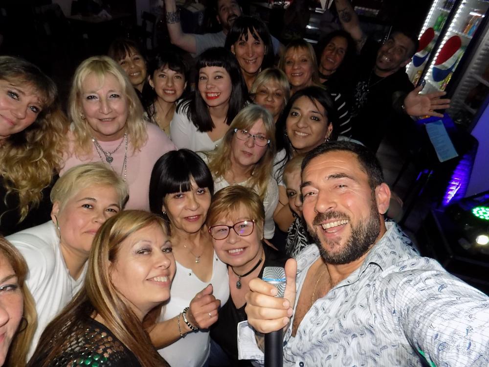 SHOW GUSTAVO SANTILLAN EN ¨CLUB ACASSUSO¨