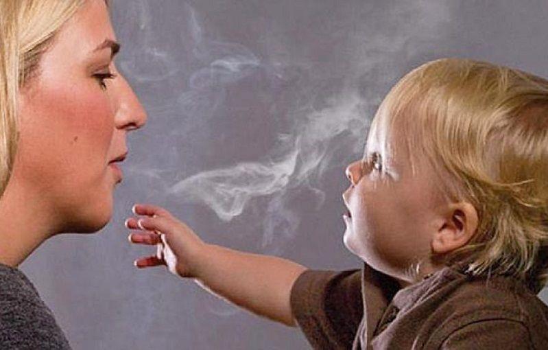 Los padres que fuman aumentan el riesgo de arritmias de sus hijos