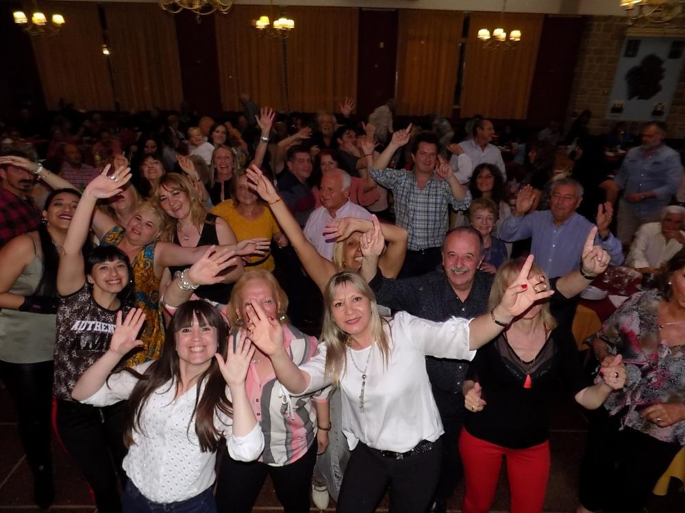 SHOW GUSTAVO SANTILLAN EN ¨LA FAROLA DEL CENTRO GALICIA¨