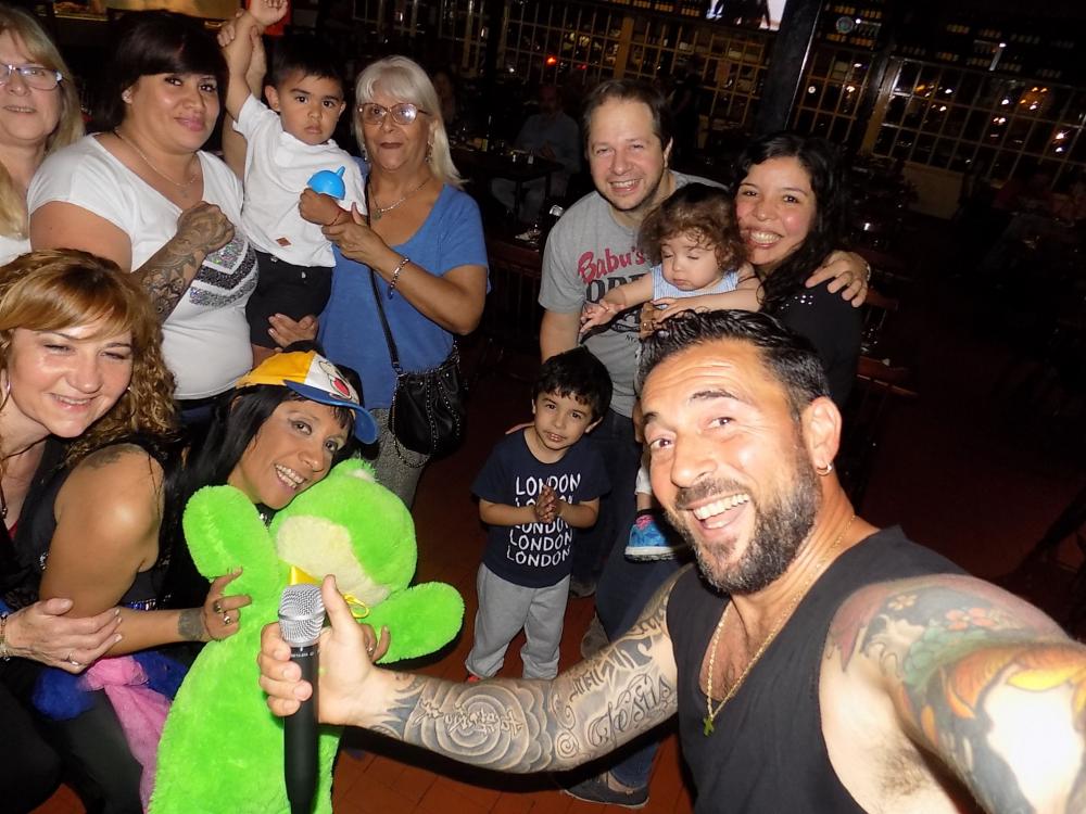 SHOW GUSTAVO SANTILLAN EN ¨LA CANTINA DE MI TIO¨