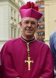 El Obispo Schneider escribe una oración por una cadena mundial de expiación por actos de idolatría durante el Sínodo Panamazónico