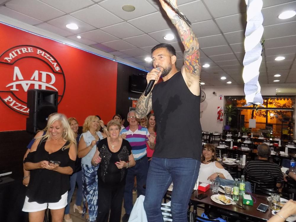 SHOW GUSTAVO SANTILLAN EN ¨MITRE PIZZA¨