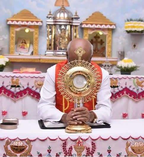 Apareció el rostro de Jesucristo en una Hostia Consagrada en una iglesia de la India