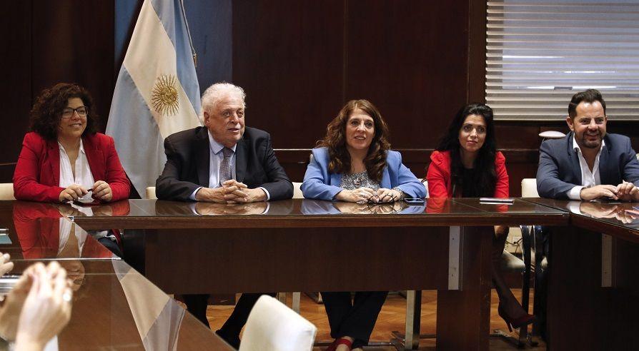 González García presentó los lineamientos para la política nacional de medicamentos