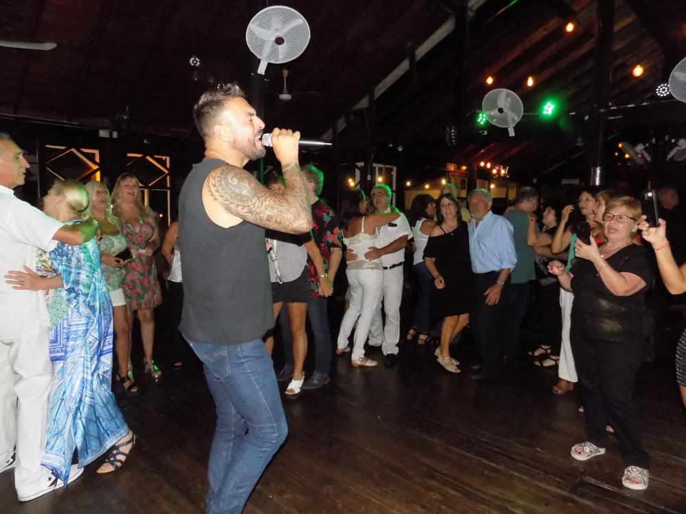 SHOW GUSTAVO SANTILLAN EN ¨CATALEJO¨