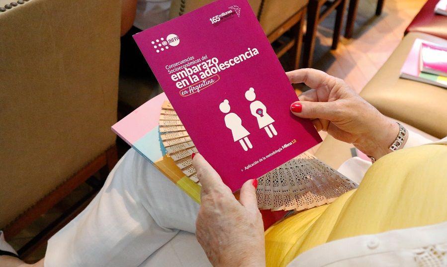 El embarazo adolescente impacta en la educación, el ingreso y en la participación laboral de las mujeres