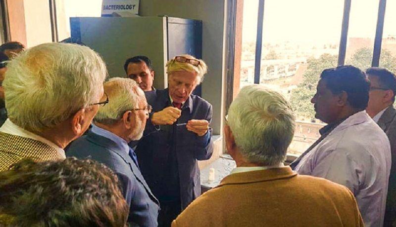 «Los coronavirus siempre han infectado a los humanos, el pánico es injustificado»