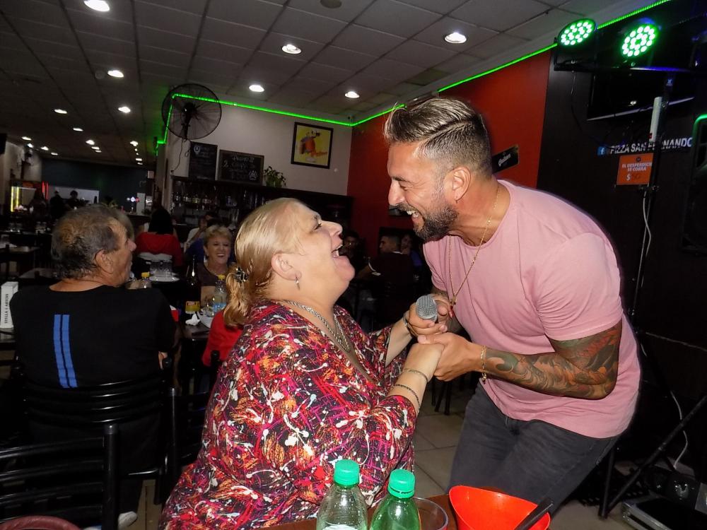 SHOW GUSTAVO SANTILLAN EN ¨MITRE PIZZA¨