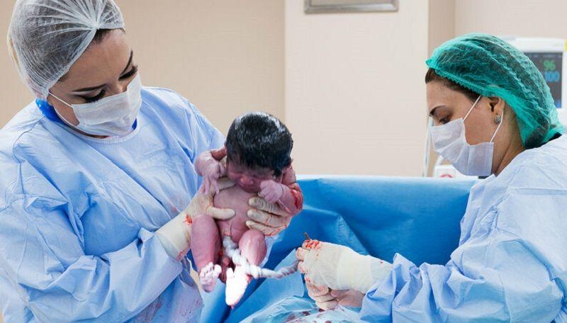 Los primeros estudios descartan que las madres transmitan el COVID-19 a sus recién nacidos