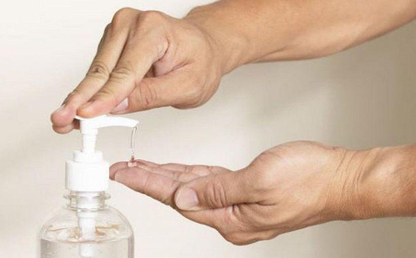 Autorizan a las farmacias a elaborar alcohol en gel y repelentes